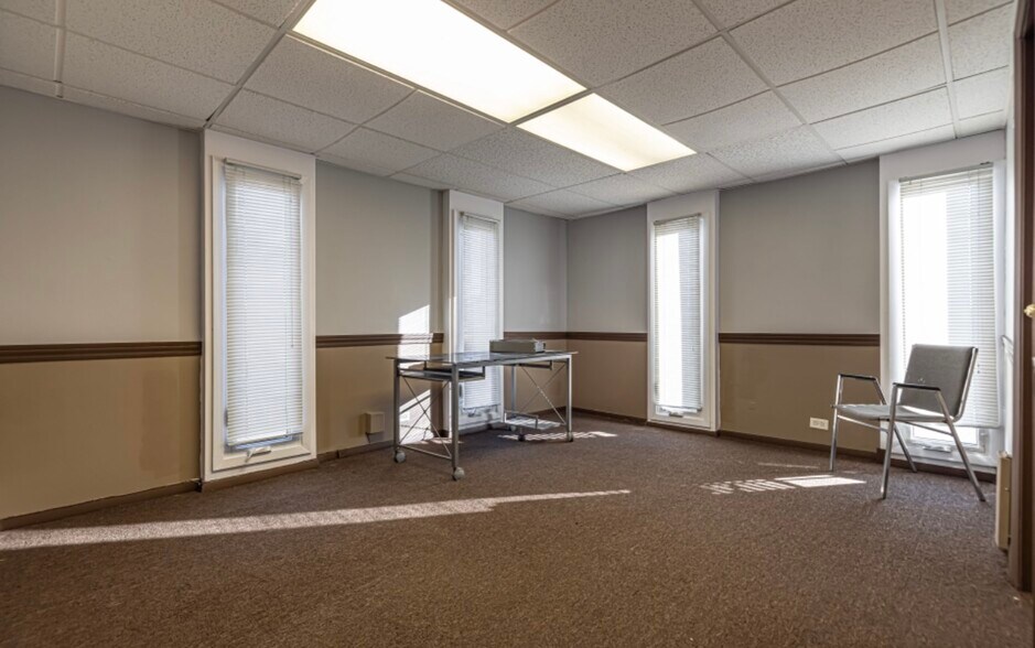 More Photos Of 7227 W 127th St, Palos Heights Office For Lease