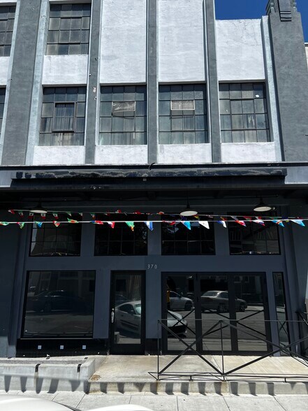 More Photos Of 340-370 S Thomas St, Pomona Freestanding For Lease