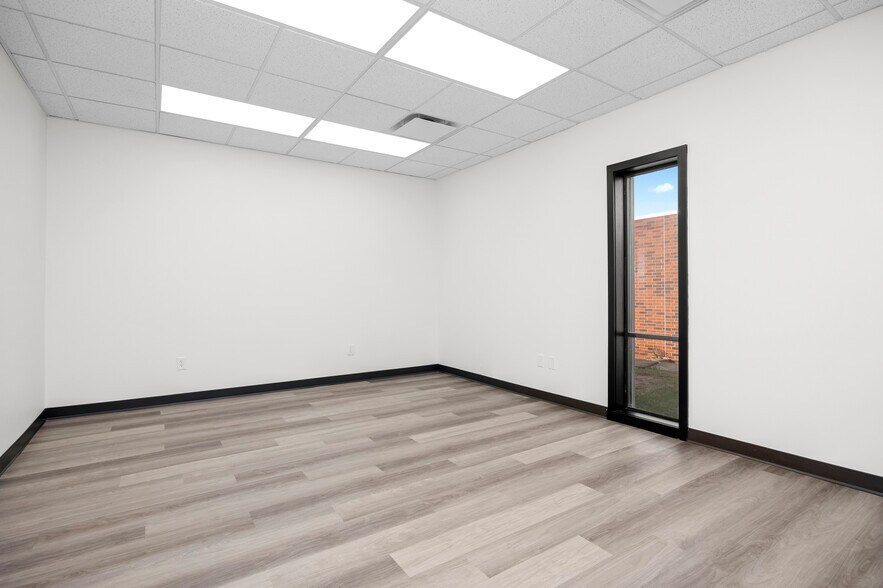 More Photos Of 9941 York Theta Dr, North Royalton Service For Lease