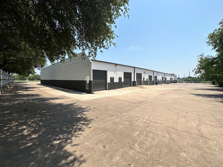 More Photos Of 2345 Dalworth St, Grand Prairie Industrial For Lease