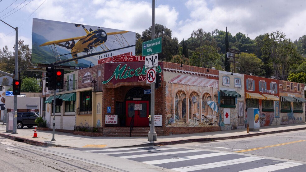 More Photos Of 3655 Cahuenga Blvd W, Los Angeles Restaurant For Sale