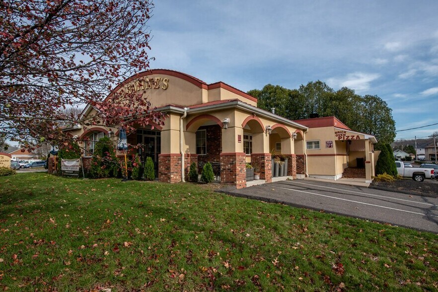 More Photos Of 376 River Rd, Shelton Restaurant For Sale