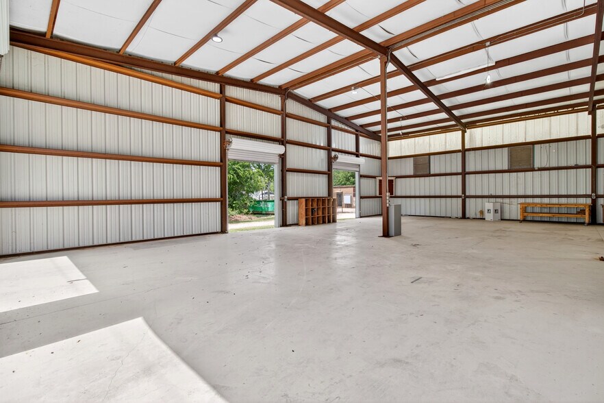 More Photos Of 2227 Golden Rd, Spring Warehouse For Lease