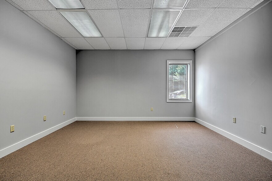 More Photos Of 10376 Wallace Alley St, Kingsport Office For Lease