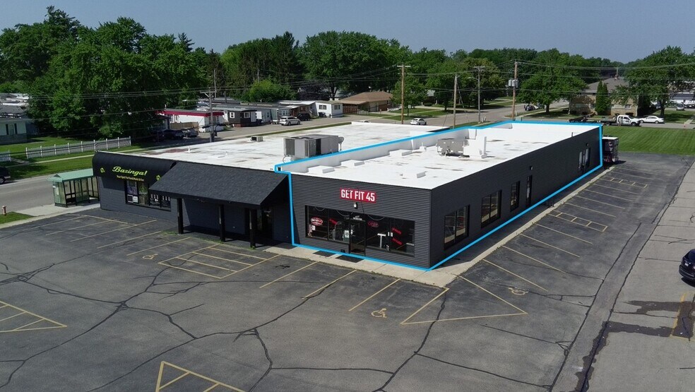 Primary Photo Of 1944 Center Ave, Janesville Storefront For Sale
