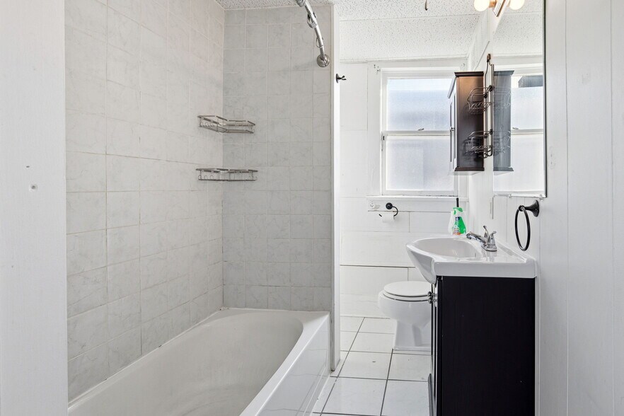 More Photos Of 209 W North St, Lebanon Office For Sale