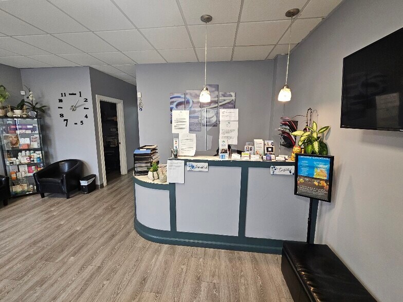 More Photos Of 158 Jericho Tpke, Mineola Storefront Retail Residential For Lease