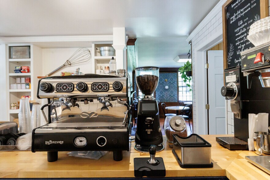 More Photos Of 139 S Main St, Sheffield Freestanding For Sale