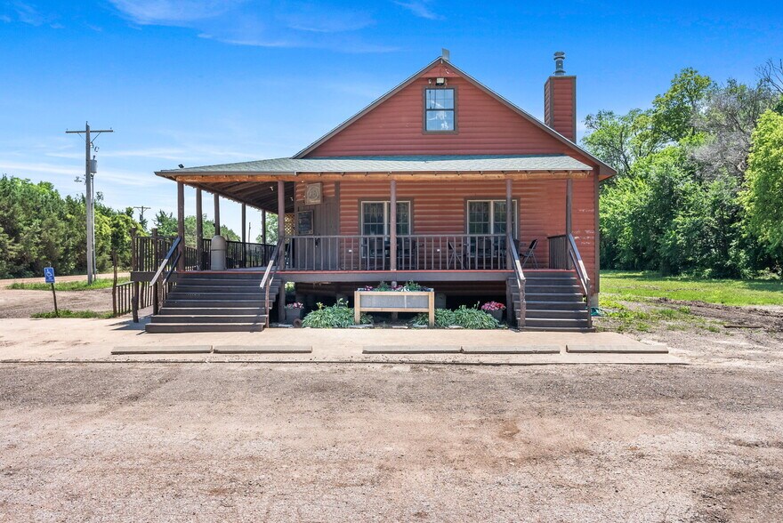 More Photos Of 1499 N Meridian Rd, Peck Restaurant For Sale