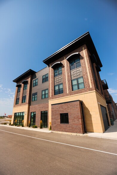 More Photos Of 8411 Peosta Commercial Ct, Peosta Apartments For Lease