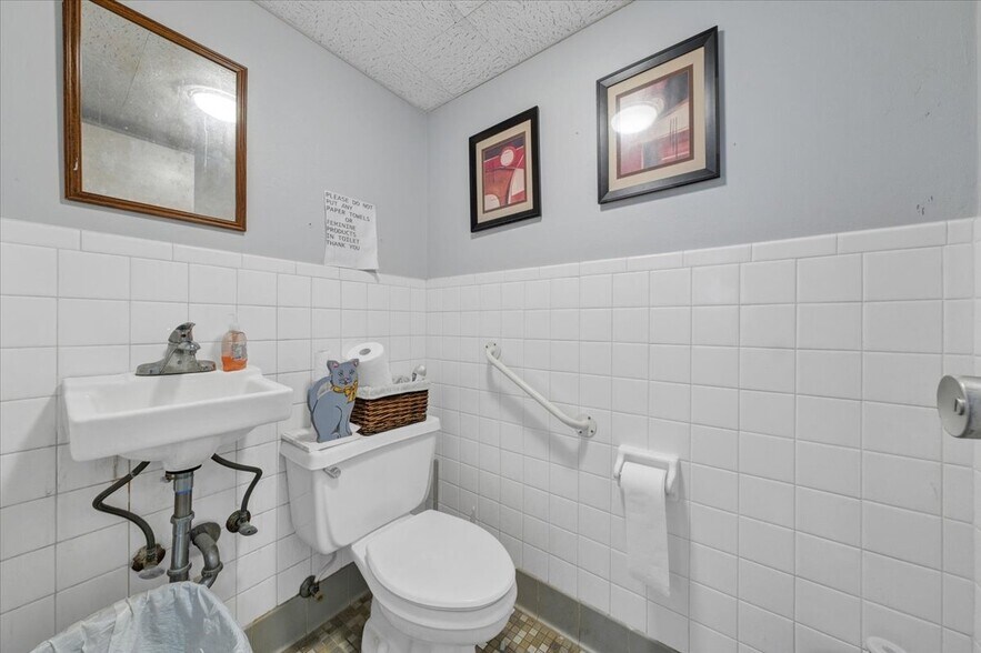 More Photos Of 40 Sunset Ridge Rd, New Paltz Medical For Sale