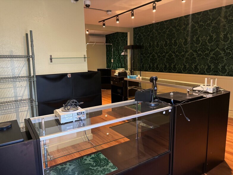 More Photos Of 15350 NE Sandy Blvd, Portland Office Residential For Sale