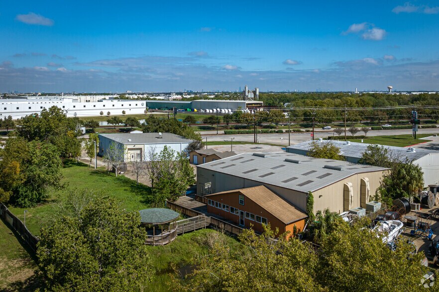 More Photos Of 4307 S Main St, Stafford General Retail For Lease