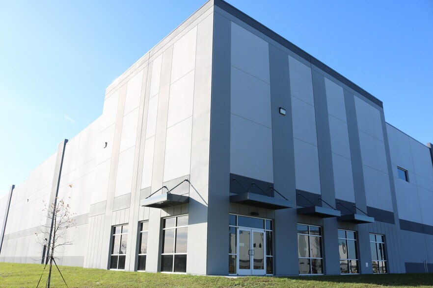 More Photos Of 0000 Eastport Rd, Jacksonville Unknown For Lease