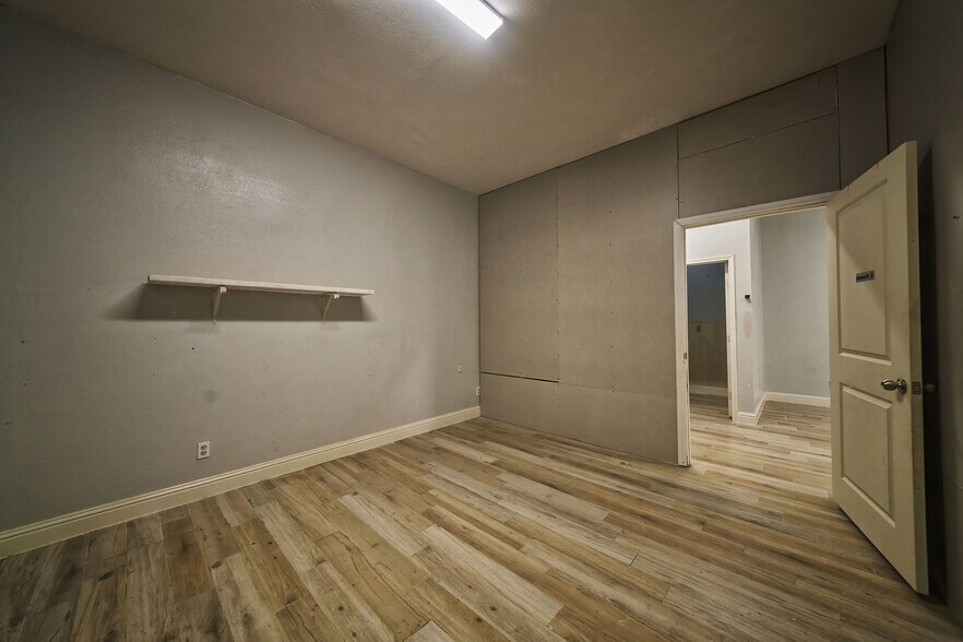 More Photos Of 2700-2704 Hemphill St, Fort Worth Medical For Sale