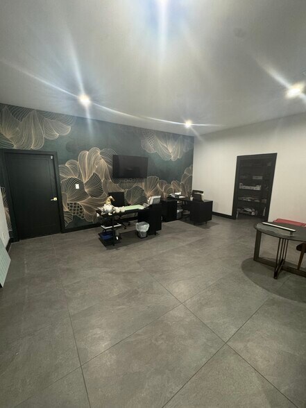 More Photos Of 121 W 6th St, Justin Manufacturing For Lease