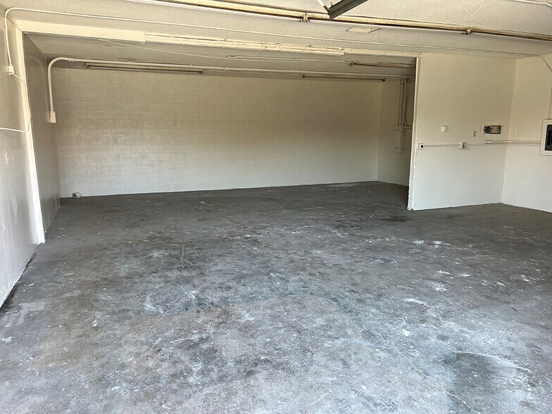 More Photos Of 147 N Gilbert St, Hemet Flex For Sale