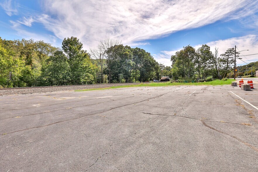 More Photos Of 192 Ny-17, Tuxedo Park Restaurant For Lease