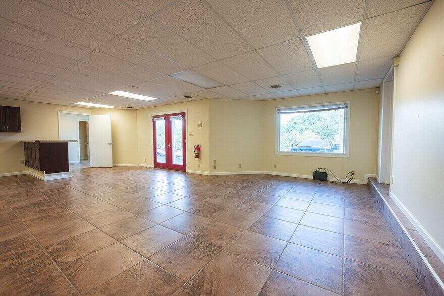 More Photos Of 690 N Franklin St, Christiansburg Office For Sale