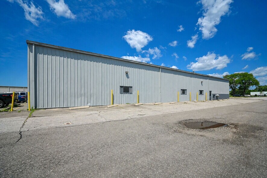 More Photos Of 481 Sullivan Ave, South Windsor Manufacturing For Lease
