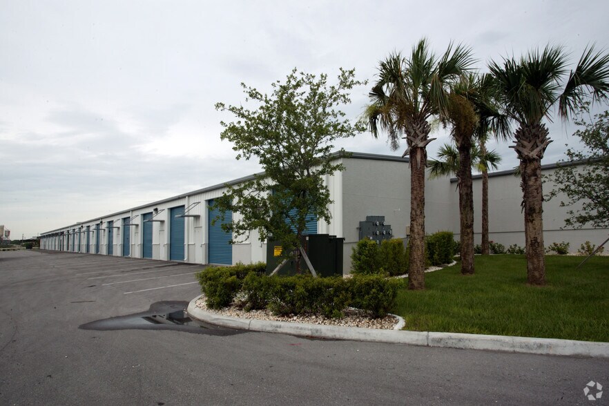 More Photos Of 735 NE 19TH Pl, North Fort Myers Warehouse For Lease