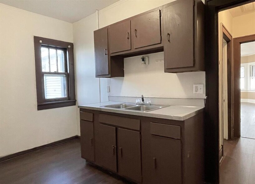 More Photos Of 919 W 3rd St, Peoria Apartments For Sale