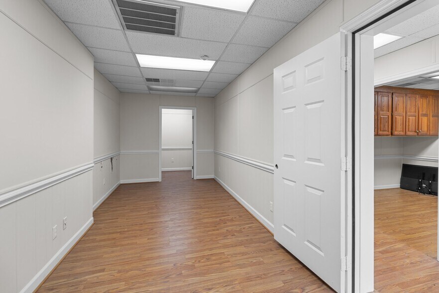 More Photos Of 704 N Central Ave, Locust Warehouse For Lease