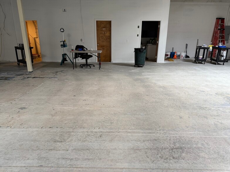 More Photos Of 11 Comstock Pky, Cranston Freestanding For Lease
