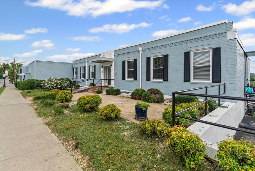 More Photos Of 525 7th St, Altavista Office For Sale