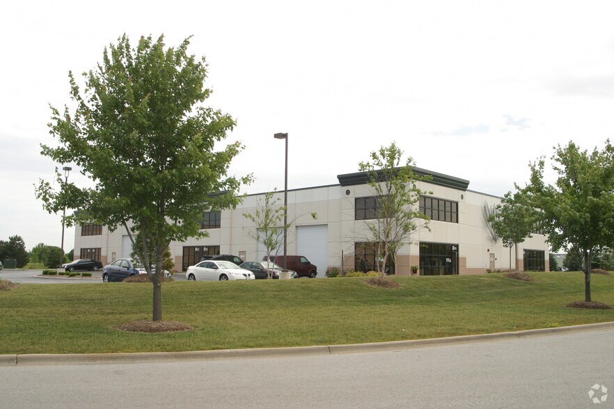 More Photos Of 18521 Spring Creek Dr, Tinley Park Light Distribution For Lease