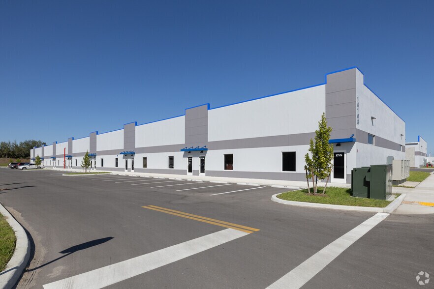 More Photos Of 16103 Lee Rd, Fort Myers Light Manufacturing For Lease