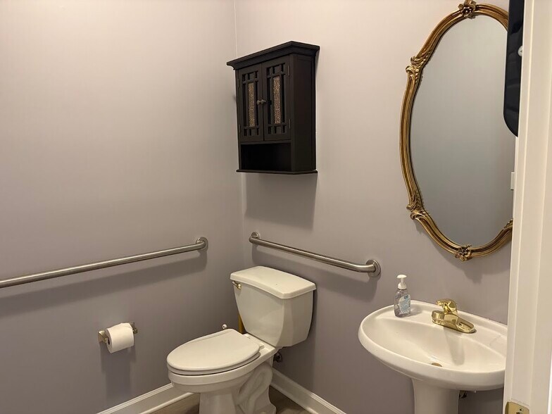 More Photos Of 701-704 Bombay Ln, Roswell Office For Lease