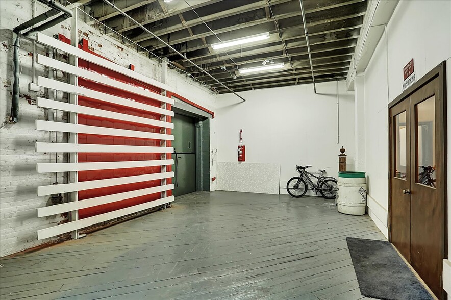 More Photos Of 701 E Hay St, York Warehouse For Lease
