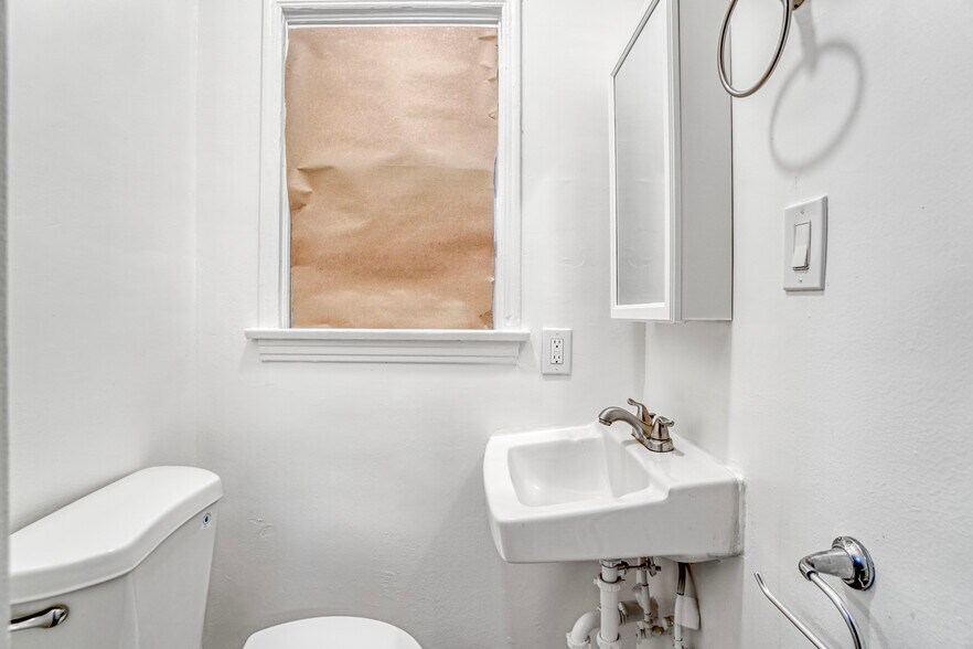 More Photos Of 162 W 65th St, Los Angeles Multifamily For Sale