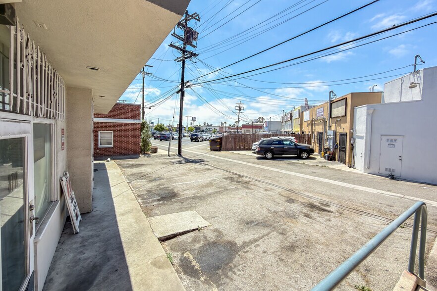 More Photos Of 8711 La Tijera Blvd, Los Angeles Storefront For Sale