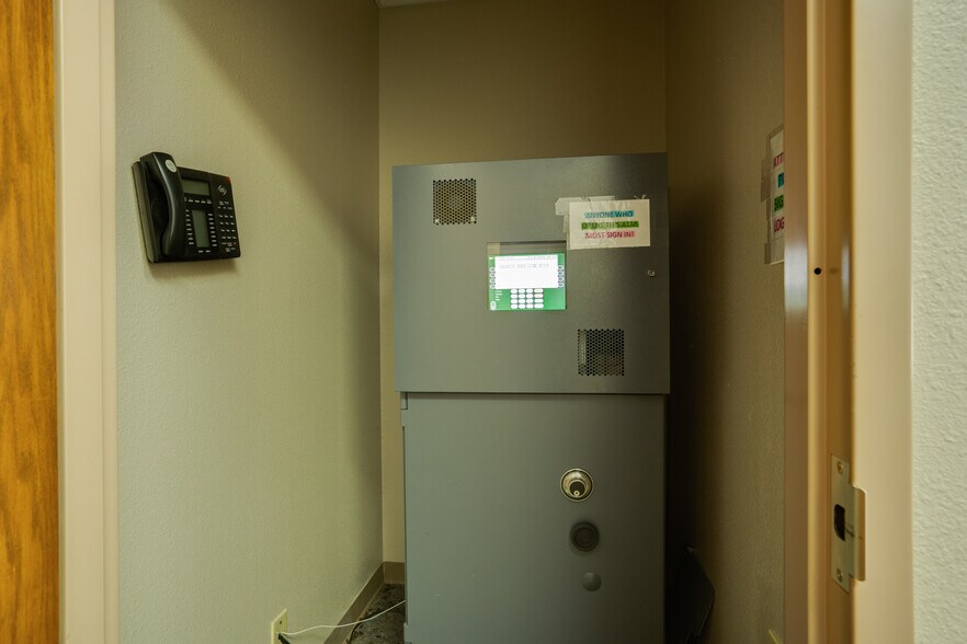 More Photos Of 2618 Old Iowa Park Rd, Wichita Falls Bank For Sale