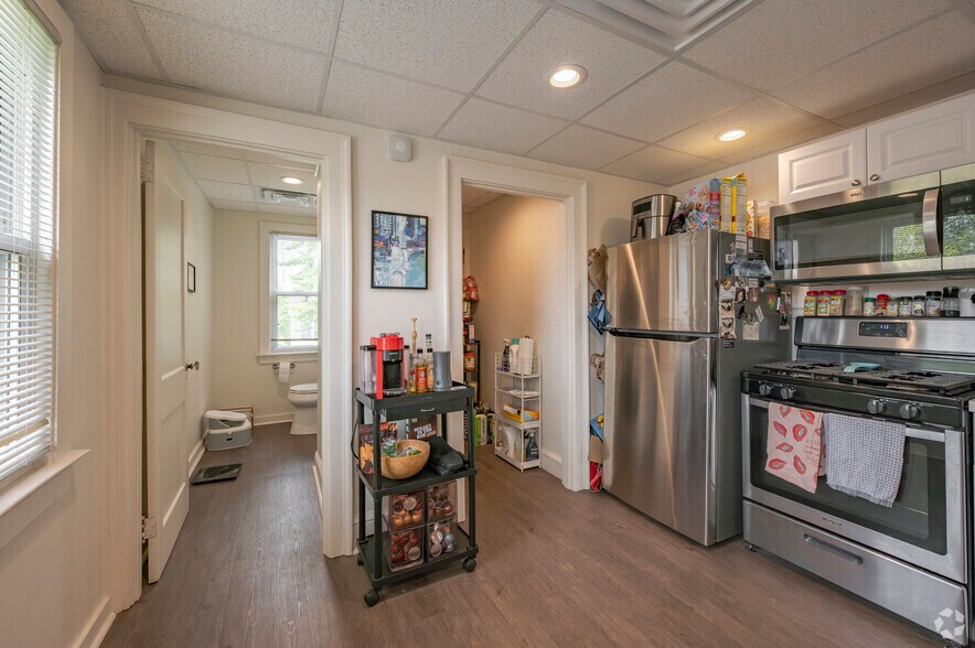 More Photos Of 820 Farmington Ave, West Hartford Office Residential For Lease