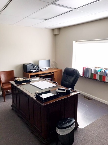 More Photos Of 9102 Industry Dr, Manassas Park Warehouse For Sale