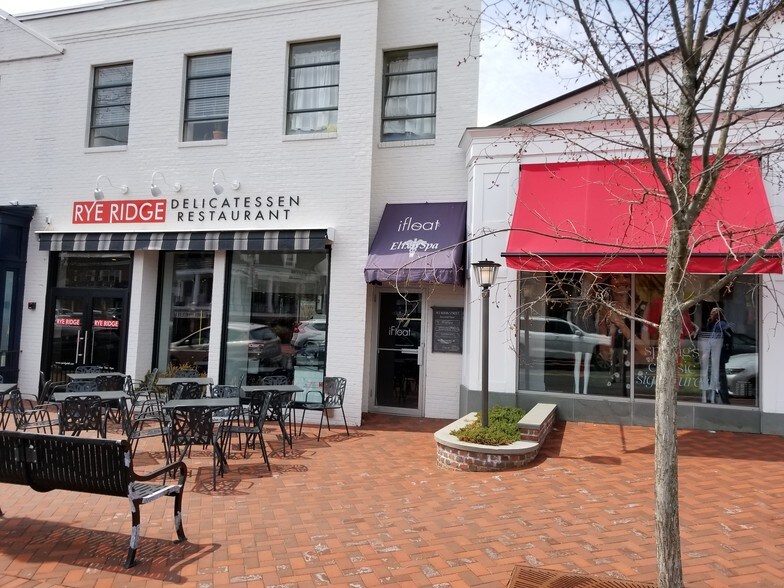 More Photos Of 147-163 Main St, Westport Storefront Retail Office For Lease