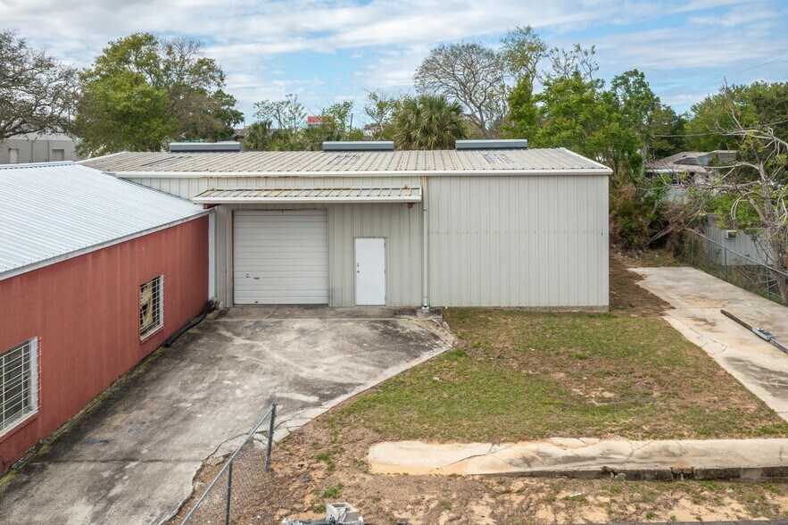 More Photos Of 19 Evergreen Dr, Lake Wales Freestanding For Sale