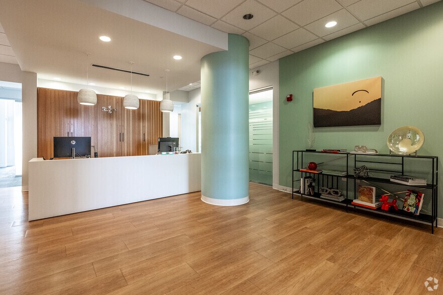 More Photos Of 5550 Wild Rose Ln, West Des Moines Coworking Space