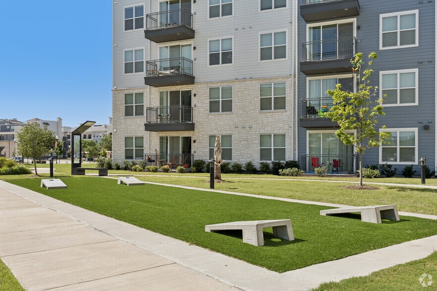 More Photos Of 300 Lakefront Dr, Little Elm Apartments For Lease