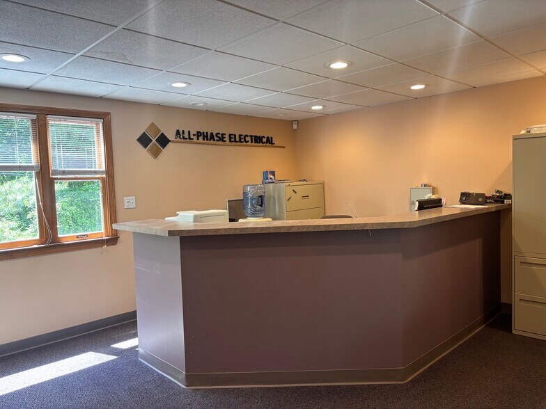 More Photos Of 811 Washington St, Pembroke Office For Sale
