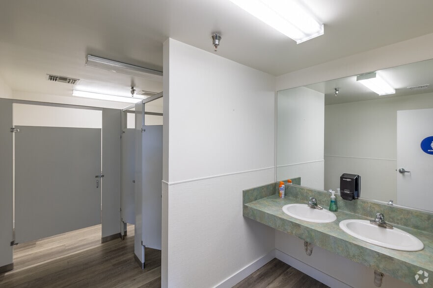 More Photos Of 351 Candelaria, Oxnard Warehouse For Sale