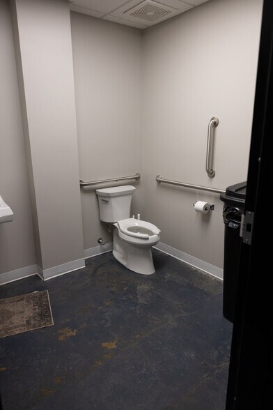 More Photos Of 2807 Lake Michigan Dr NW, Grand Rapids General Retail For Lease