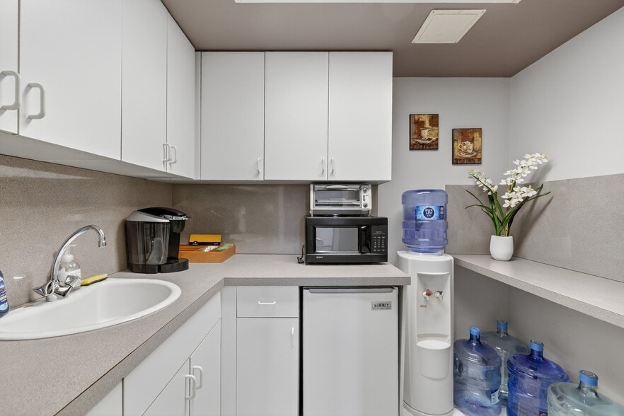 More Photos Of 10 Nosband Ave, White Plains Apartments For Sale
