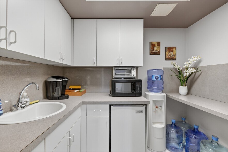 More Photos Of 10 Nosband Ave, White Plains Apartments For Sale