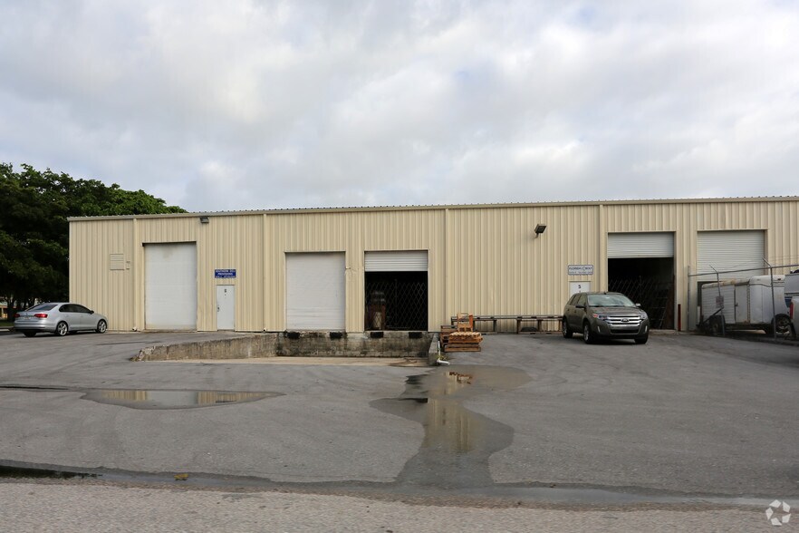 More Photos Of 3750 Investment Ln, Riviera Beach Warehouse For Lease