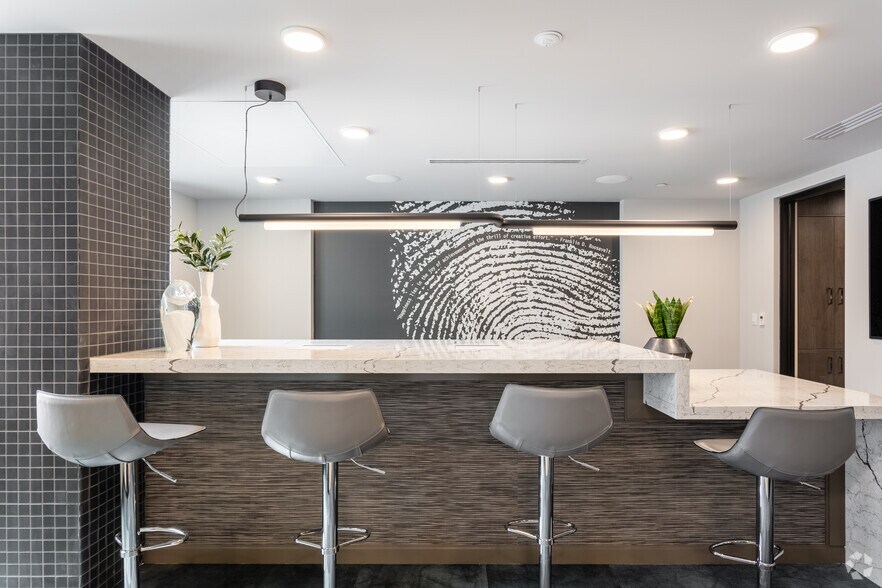 More Photos Of 140 SW Columbia St, Portland Apartments For Lease