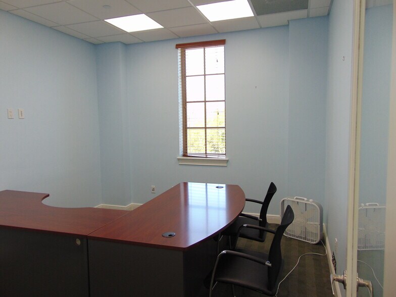 More Photos Of 909 SE 5th Ave, Delray Beach Office For Lease